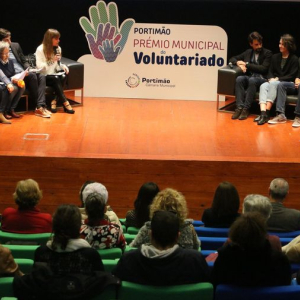 Mesa Redonda   Voluntariado em Portimão- um acto de cidadania